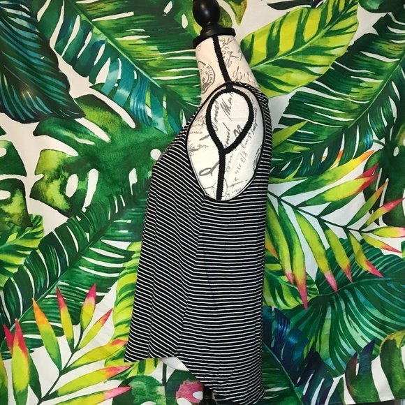 EUC $40 American Eagle Medium Black White Heart Floral Embroidered Summer Tank - Picture 4 of 6